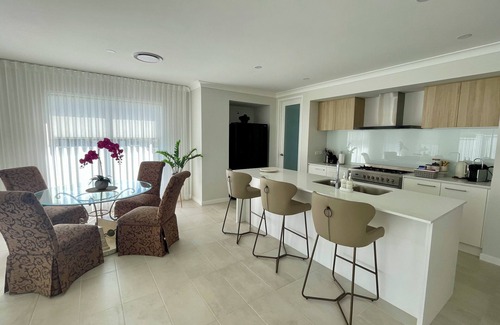Oran Park House | Hidden Gem@RobbinsLane Chic&Cosy FamilyHome Centrally Located Close To Amenities