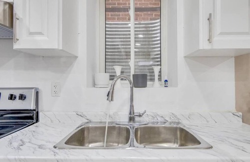 Halton Regional Municipality Apartment | Hidden Gem: Spacious Basement