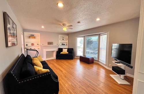 Inglewood House | Hidden Gem that is centrally located in the Heart of Los Angeles