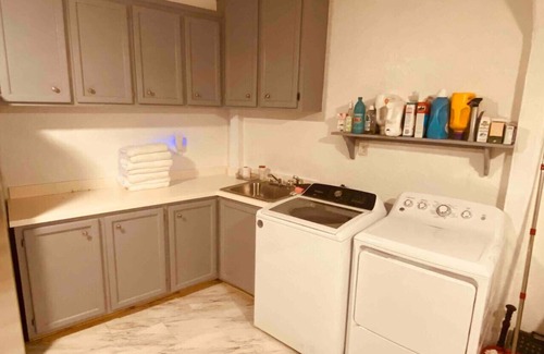 Northside Apartment | Hidden Gem w/1G WiFi & Free Parking Near Downtown