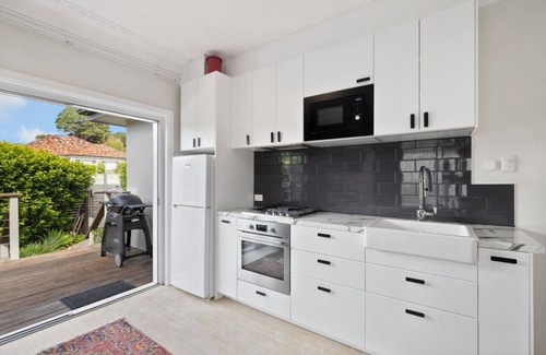 Narraweena House | Hidden Hideaway - Spacious Sanctuary