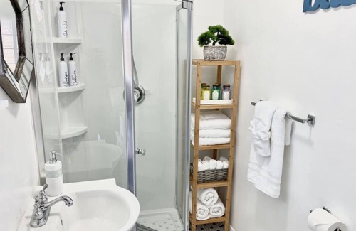 La Mesa House | Hidden King Suite with Garden, Parking - 4 Guest