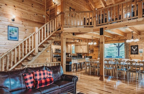 Logan Cabin | Hidden Lake Lodge: Fish, Hot Tub, Wifi, Laundry, + 30 acres in Hocking Hills