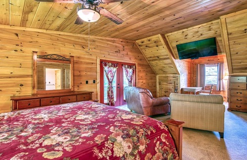 Maggie Valley Cabin | Hidden Mountain Respite - 5 bedrooms, 2 Bath, Game Room, Hot Tub, Firepit,
