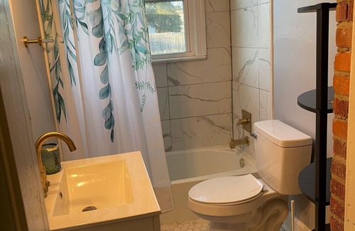 Columbia House | Hidden Oasis of West Columbia