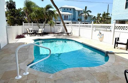 Holmes Beach House | Hidden Pearl home