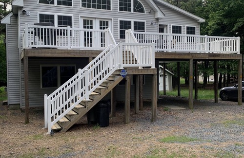 Albrightsville Ski Chalet | Hidden Woods Chalet 6BR on Lake Towamensing 0.5 miles away