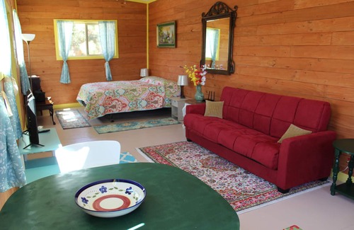 Dragoon House | HiddenOasisBandB "A Bed & Breakfast Community"