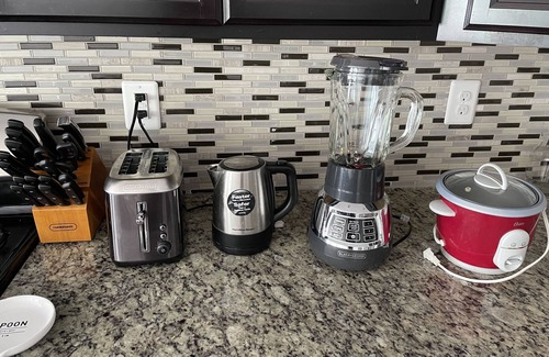 Glen Burnie House | HiddenParadise in Scenic community, mins to attractions & WaterFront. Sleeps 9