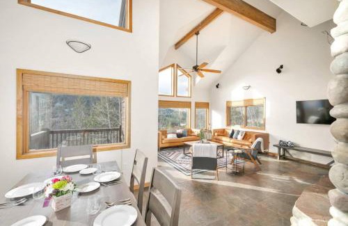 Evergreen House | Hide-A-Way. Private Hot Tub Pets Welcome.