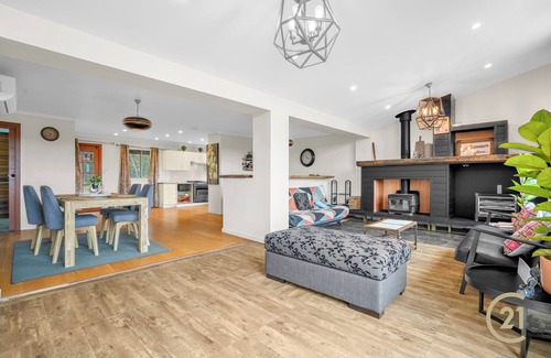 South Maroota Cottage | Hide away and Nestle amongst the trees