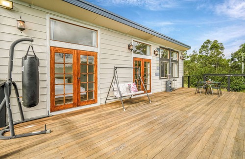 South Maroota Cottage | Hide away and Nestle amongst the trees