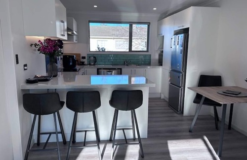 Invercargill Apartment | Hide away from the world, apartment style, on Dee!