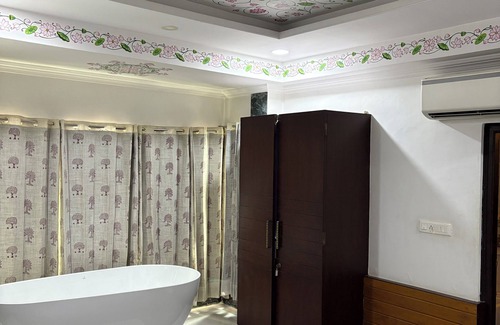 Lake Swaroop Sagar Hotel | Hide-in Udaipur