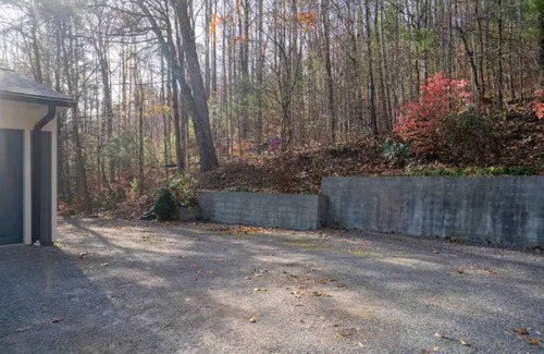 Black Mountain House | Hideaway Haven - Black Mountain