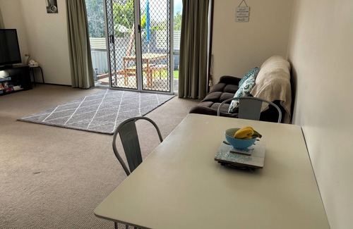 Hideaway Bay Cottage | Hideaway Reef Cottage semi detached walking distance to beautiful beach.