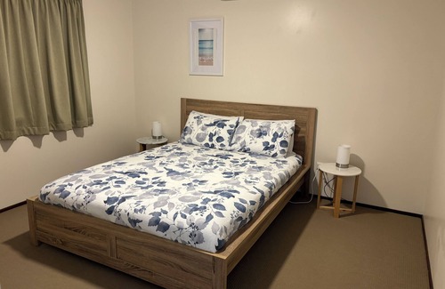 Hideaway Bay Cottage | Hideaway Reef Cottage semi detached walking distance to beautiful beach.
