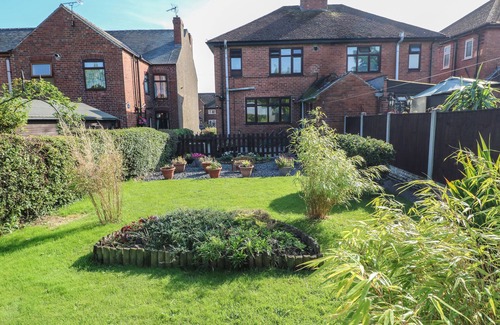 Crich Cottage | HIDEAWAY, with a garden in Crich