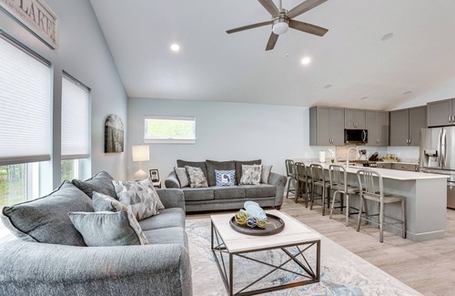 Higgins Lake House | Higgins Lake Barndominium w/Boat Parking!