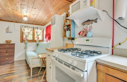 Higgins Lake Cabin | Higgins Lake Cabin - Walk to Water!