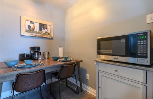 Pasadena Apartment | High Ceiling, Cozy 1BR in the Central of Pasadena, Walk to Markets and Resturant