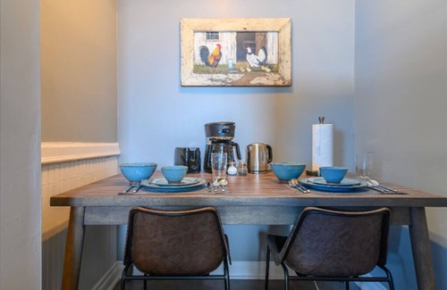 Pasadena Apartment | High Ceiling, Cozy 1BR in the Central of Pasadena, Walk to Markets and Resturant