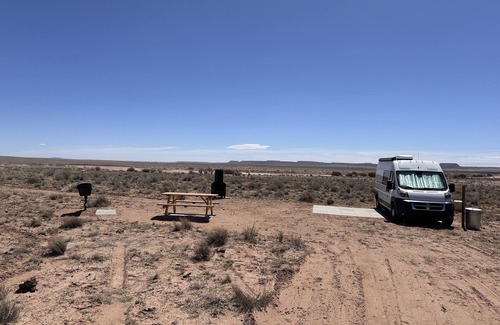 Holbrook RV Rental | High desert camper with the South having views of the Petrified Forest