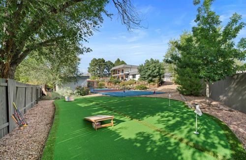 Albuquerque House | High Desert Oasis- 5 Bedroom, Pool, Hotub, Pickleball, Gym, Game Room, Putt Putt