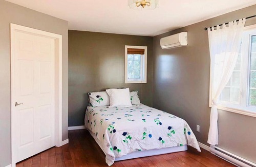 Gatineau Apartment | HIGH-END 2-Level Apt in Exclusive & Quiet Location - With POOL