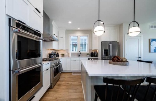 Saint Joseph House | High End Home on Water & Pool! 7 night minimum. Sunday to Sunday