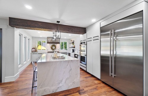Mason House | High-end home w/fireplace, gourmet kitchen, sauna, game rm/large yard/fire pit