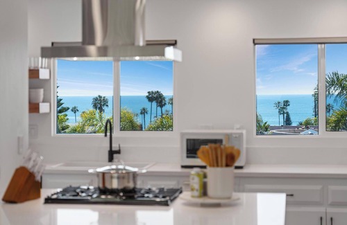 Cardiff-by-the-Sea House | High-End Renovation | Epic Views + Cedar Spa