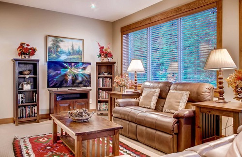 Snow Pine Estates House | High-end ski-in/ski-out home with private hot tub, sauna, & room for everyone