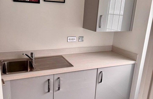 Ebbsfleet Valley House | High end Spacious 4 Bedroom - free parking and free WiFi/Big Garden
