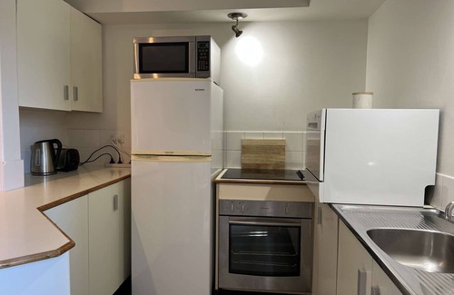 Darlinghurst Apartment | High Floor Sydney City Studio with Balcony