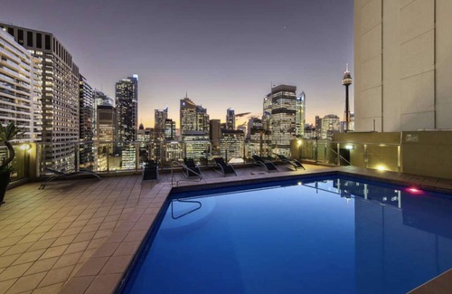 Darlinghurst Apartment | High Floor Sydney City Studio with Balcony