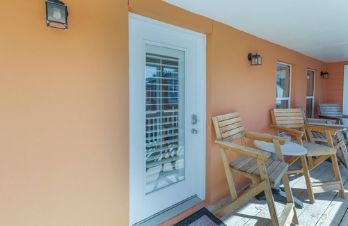 Isle of Palms Condo | High Life on IOP Studio + Sleeper,1 blk to beach,
