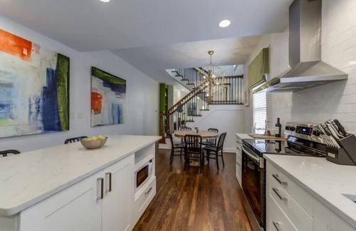 Midtown House | High Luxury Vacation Rental in Midtown- Gorgeous! Sleeps 6 w/2 full bathrooms!