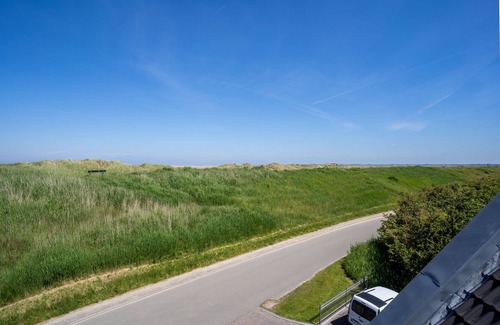 St. Peter-Ording Apartment | High-quality 3-room ground floor apartment directly on the dike with terrace for 4 pers.