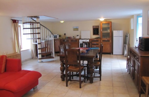 Gomene Cottage | High quality gite complex for up to 13 people.Spacious communal room Pool & WIFI
