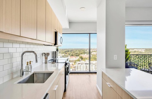 Glenwood South Apartment | High-Rise Apt Raleigh Free Parking & Sunset View 2