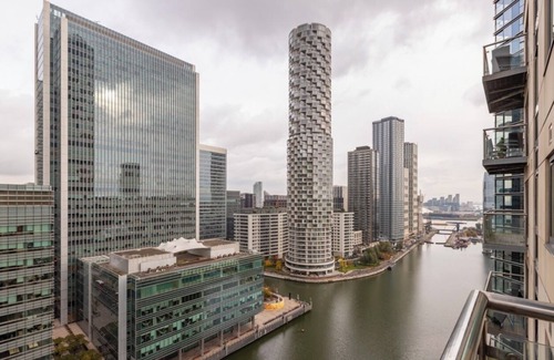Canary Wharf Apartment | High -Rise waterfront Apartment