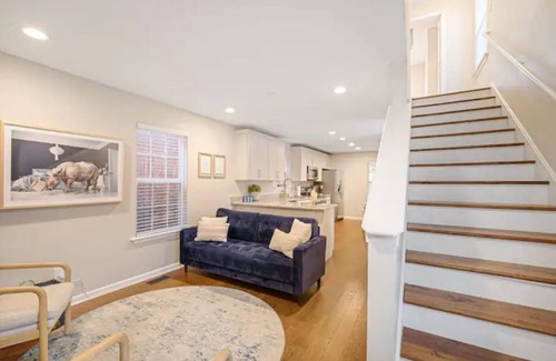 Phoenix Hill House | High Rye Home! Nulu | Bourbon District | King Beds