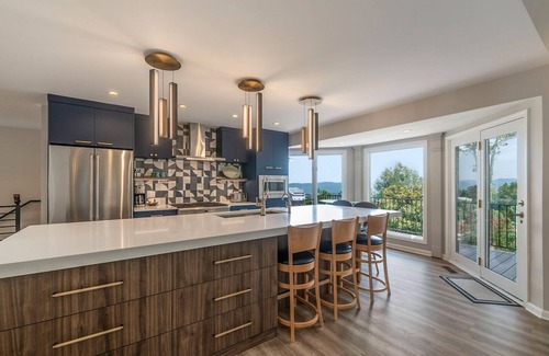 Laurel Park House | High Society in Hendersonville: Beautifully Renovated Mountaintop Home