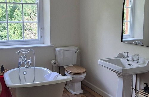 Llangattock Apartment | High spec, self contained apartment with garden in Georgian Manor House