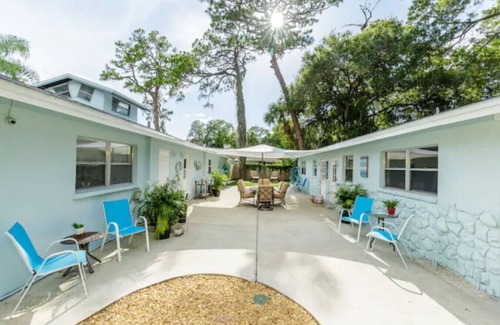 Central Sarasota Apartment | High speed Internet, Downtown, Beach Items & MORE