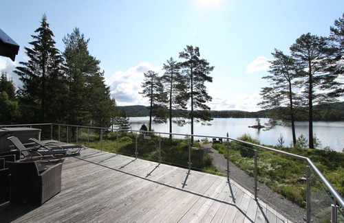 Vegarshei Cottage | High standard, quiet and calm, family-friendly right on the water, sunny