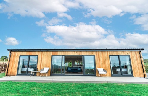Gatehouse-of-Fleet Cottage | High Tide - a lodge that sleeps 4 guests in 2 bedrooms