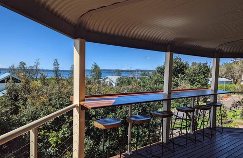 Long Beach House | High Tide- Pert friendly home in Long Beach and 100m from the beach!