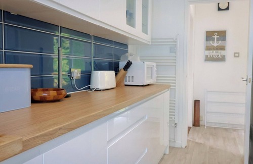 Lyme Regis House | HIGH TREES, pet friendly, country holiday cottage in Lyme Regis